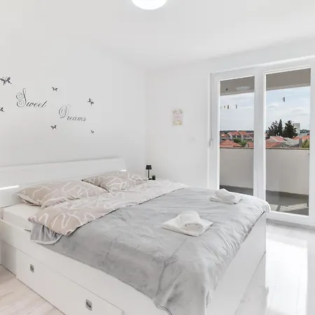 Cozy And Modern Luce * Задар