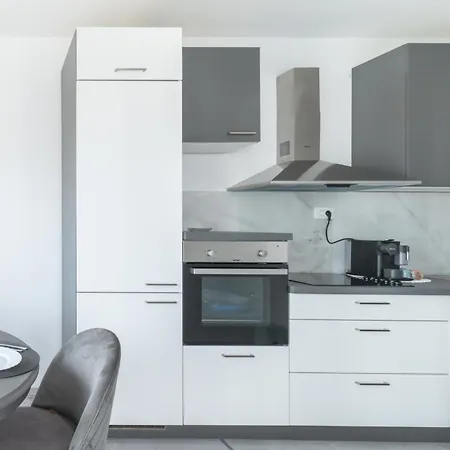 Апартаменты Cozy And Modern Luce *