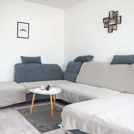 Апартаменты Cozy And Modern Luce *