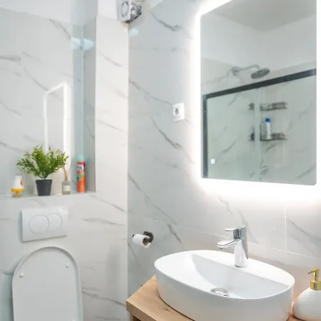 Апартаменты Cozy And Modern Luce *