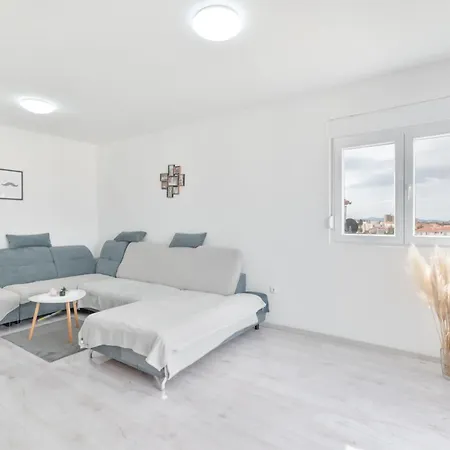 شقة Cozy And Modern Luce