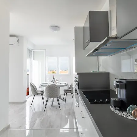 Cozy And Modern Luce *