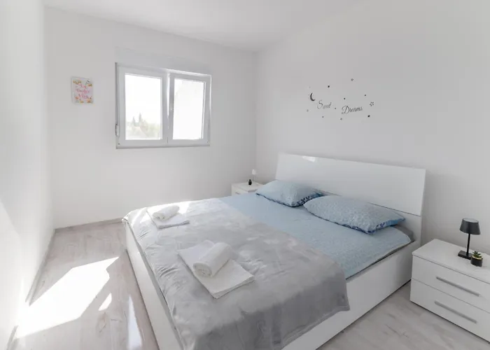 Cozy And Modern Luce Διαμέρισμα *