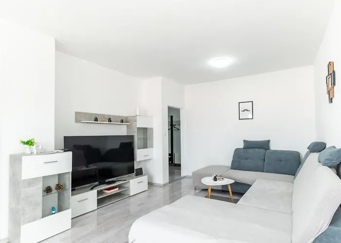 Cozy And Modern Luce Διαμέρισμα *