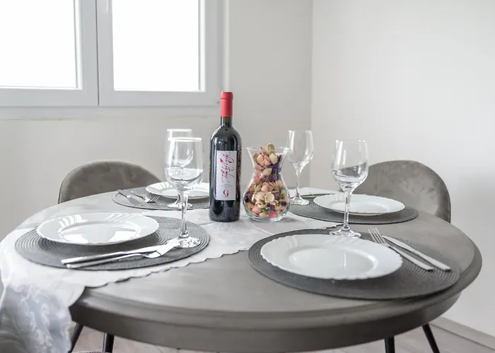 Cozy And Modern Luce Διαμέρισμα